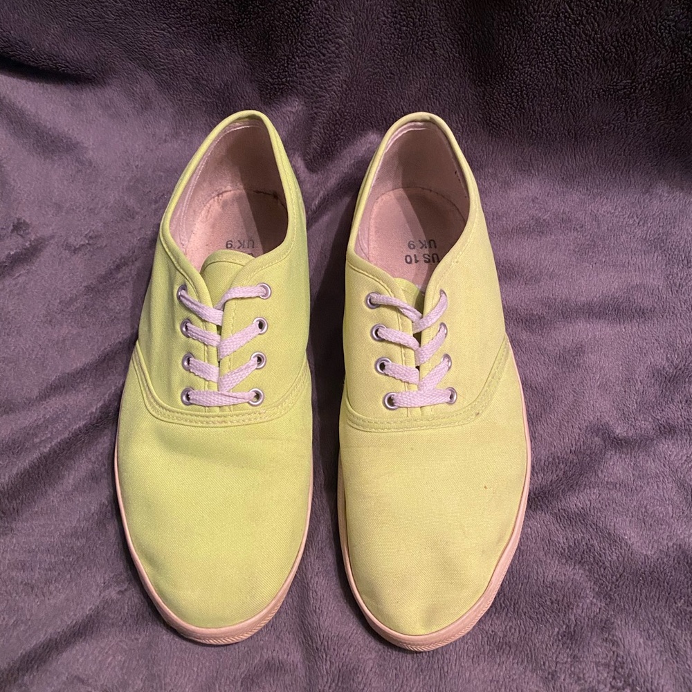 Urban Outfitters women's slip-ons. W10